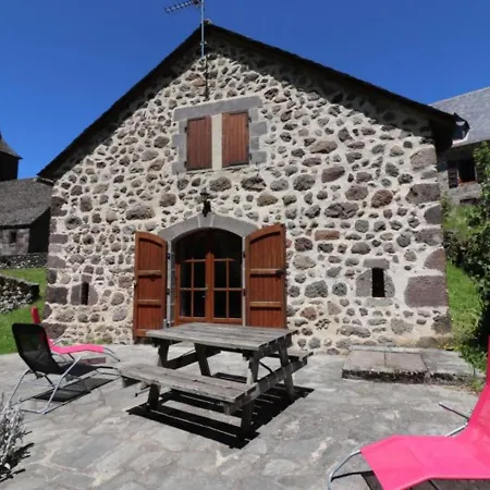Gite De Charme Renove Au Coeur Du Parc Des Volcans D'auvergne, Proche De Salers, Avec Jardin Et Terrasse - Fr-1-742-399 * Saint-Martin-Valmeroux